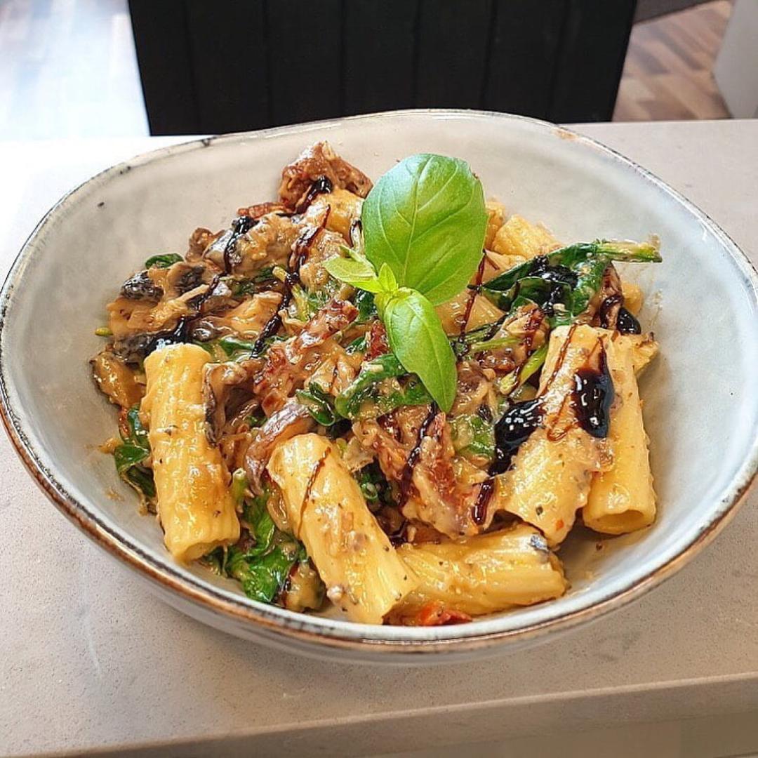 Hundvänlig restaurang - Skrymslet under trappan i Norrköping